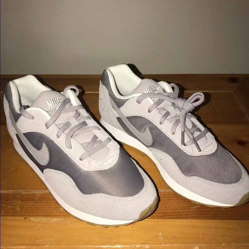 Women’s Nike Outburst Gunsmoke /Atmosphere Grey